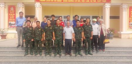 Hội đồng nghĩa vụ quân sự phường Tân Quy Đông: tổ chức đi thăm tân binh 