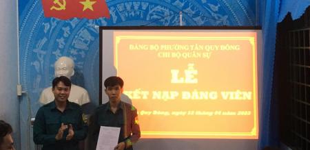 Chi bộ quân sự phường Tân Quy Đông tổ chức Lễ kết nạp Đảng viên mới