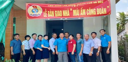 Công đoàn Cơ sơ phường Tân Quy Đông: Bàn giao nhà “Mái ấm công đoàn” cho đoàn viên