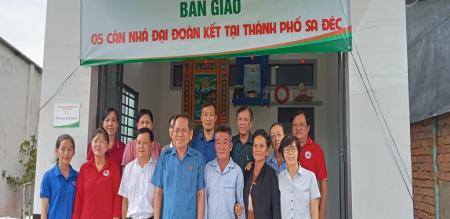 Tổ chức bàn giao Nhà “ Đại Đoàn Kết” tại phường Tân Quy Đông